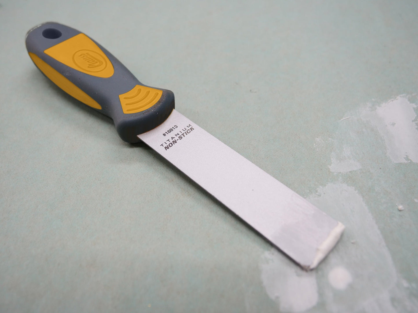 Clauss 1’’ Titanium Non-Stick Stiff Putty Knife - 18813 - Hardware & Industrial Cutting