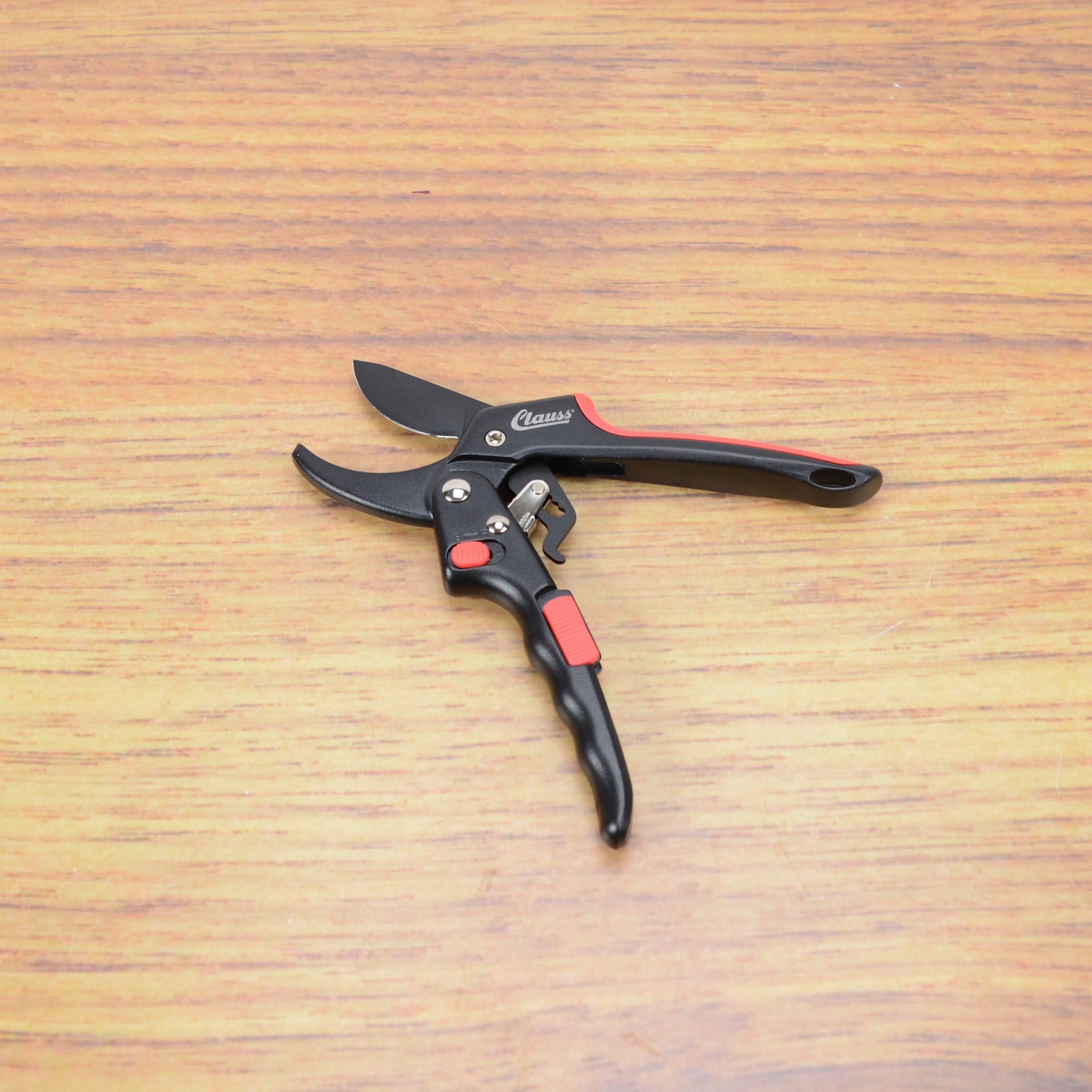 Clauss 8’’ Ratchet Action Pruner Red - Floral and Lawn & Garden